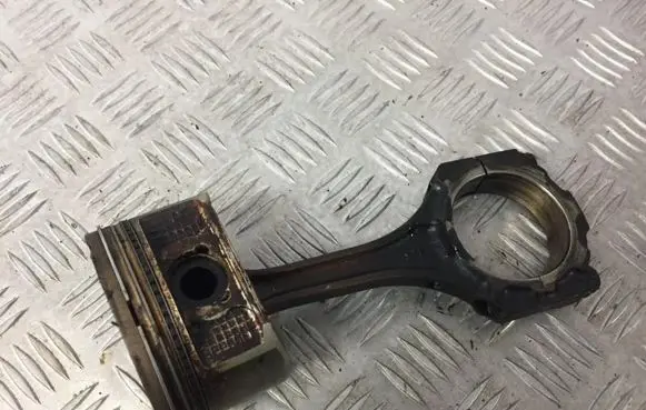 Lexus RX 300 Piston with connecting rod