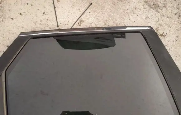 Mazda CX-7 Rear door window glass