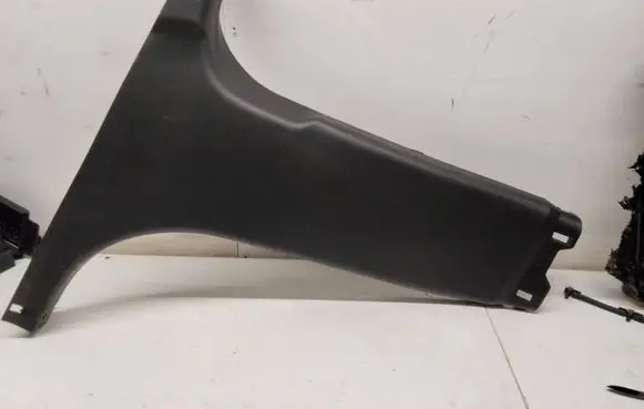 (B) pillar trim (bottom)