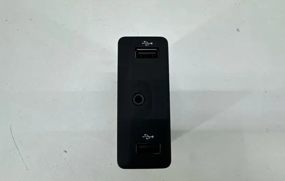 Renault Megane IV USB socket connector 280230016R
