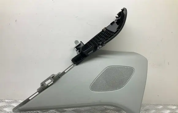 (D)pillar trim (top)