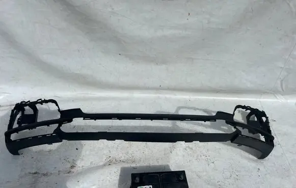 Front bumper lip