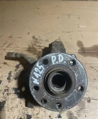 Volkswagen Transporter - Caravelle T4 Front wheel hub