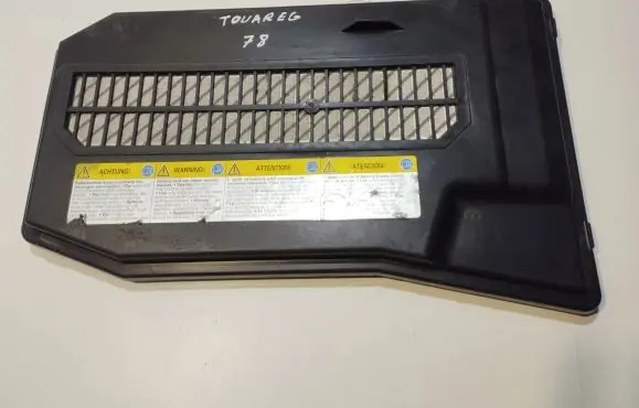 Volkswagen Touareg I Battery box tray cover/lid 7L0864643