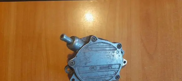 BMW 3 E90 E91 Vacuum pump 7502656