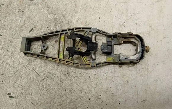 Volkswagen Touran I Rear door exterior handle/bracket 1T0837885