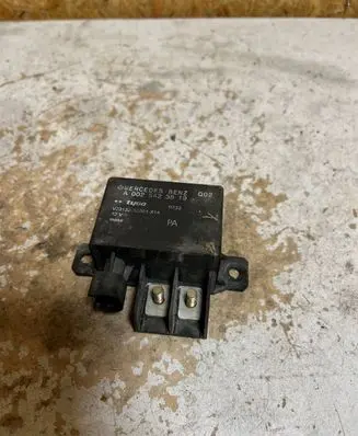 Mercedes-Benz C W203 Charging relay A0025423819 V23132A2001X14
