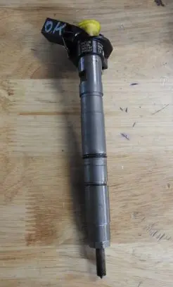 Audi A8 S8 D4 4H Fuel injector 0445117039