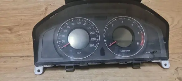 Volvo V70 Speedometer (instrument cluster) 30786623AB