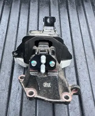KIA Sportage Engine mount bracket 21830D9200 21834D9100