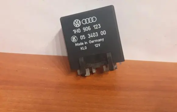 Volkswagen Golf III Other relay 1H0906123 9664