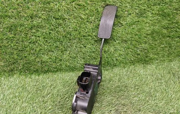 Ford Explorer Accelerator throttle pedal 5L249F836DA