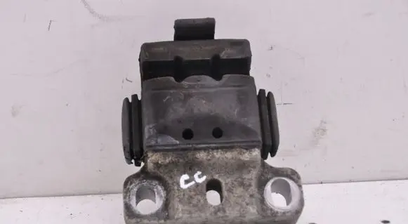 Volkswagen PASSAT CC Engine mount bracket