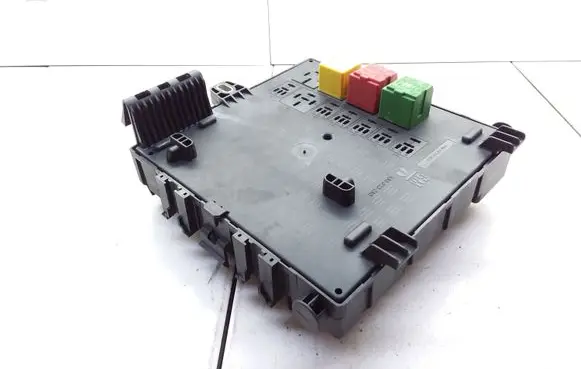 Opel Vectra C Relay mounting block 519045025 13112910