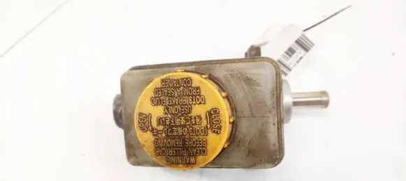 Subaru Legacy Brake fluid reservoir 
