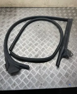 Audi A7 S7 4G Front door rubber seal 