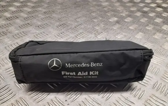 Mercedes-Benz E A207 First aid kit Q4860043