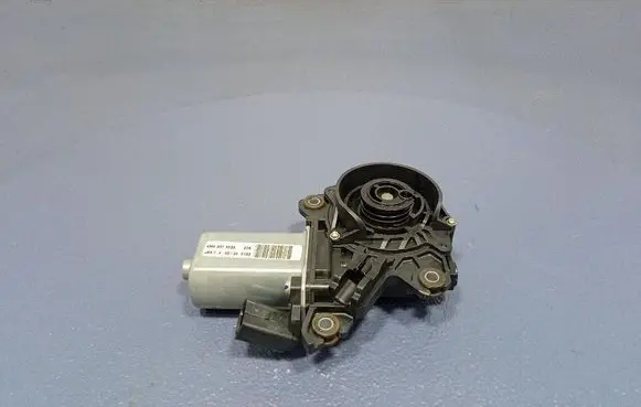 Audi Q7 4L Front door lock 4M0837003A