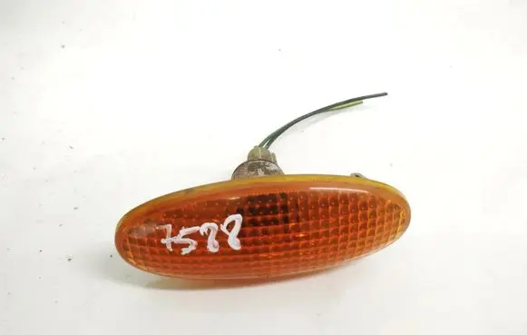 Nissan Almera Tino Front fender indicator light 236761 E1011043
