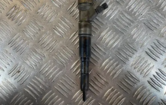 BMW X3 E83 Fuel injector 7793836 9445110
