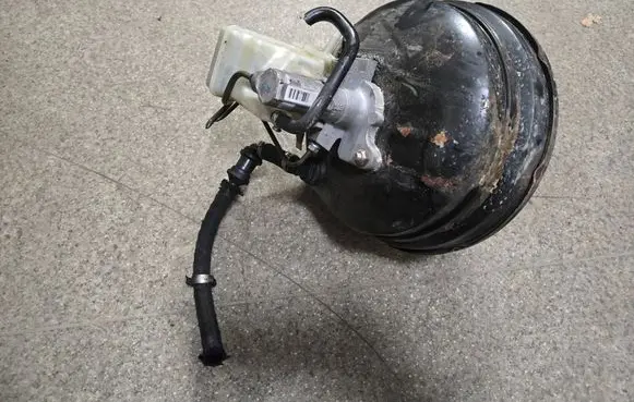 BMW 5 E39 Brake booster 34331165057
