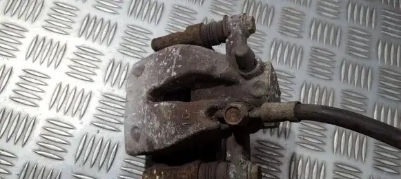 Toyota Avensis T250 Rear brake caliper