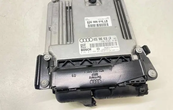 Audi A4 S4 B7 8E 8H Engine control unit/module 03G906016LR 0281013888
