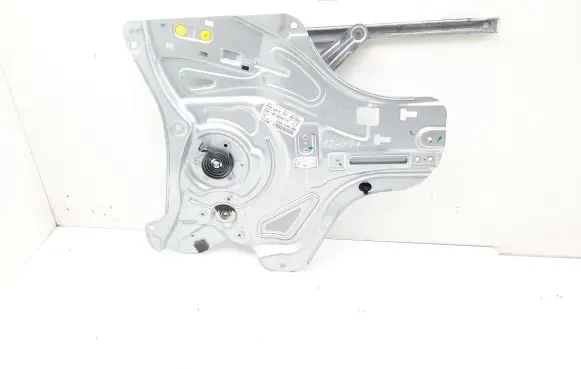 Hyundai ix35 Front window lifting mechanism without motor 813202Y000