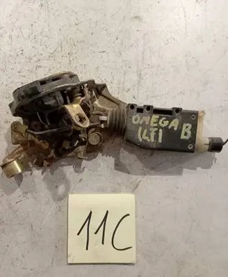 Opel Omega B1 Rear door lock 90493702