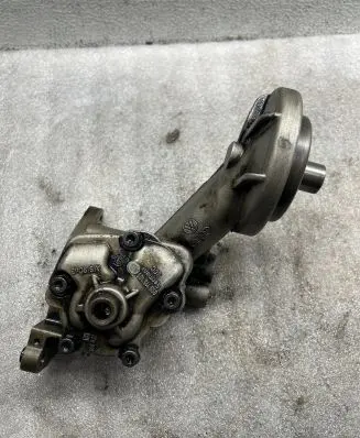 Audi A6 S6 C6 4F Oil pump 059115105