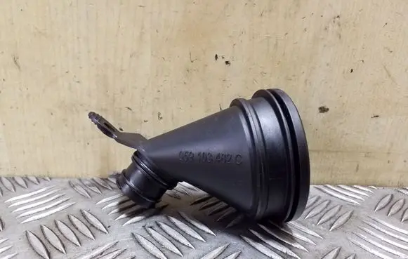 Volkswagen Touareg II Oil fill pipe 059103482C