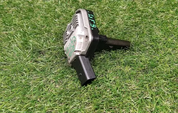 Volkswagen PASSAT B5.5 Oil level sensor 