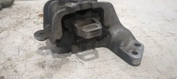 Peugeot 508 Engine mount bracket 667840619