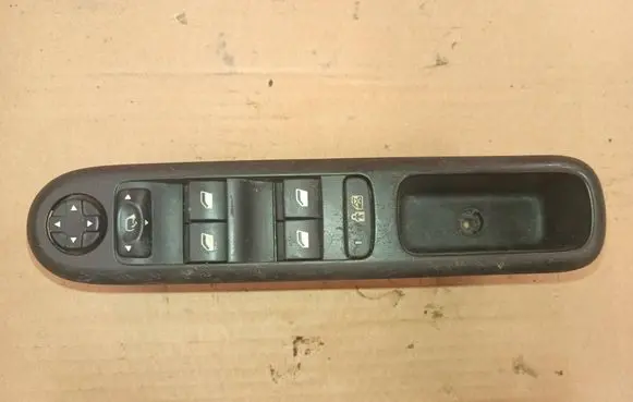 Peugeot 5008 Electric window control switch 96650621ZD