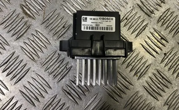 Opel Insignia A Heater blower fan relay 26202393