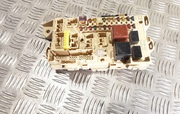 Toyota Avensis Verso Fuse module 8922144030