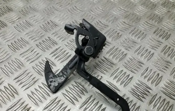 Skoda Octavia Mk2 (1Z) Engine bonnet/hood lock/latch loop/hook 1Z0823480