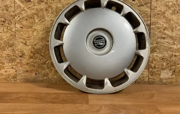 Volvo V70 R16 wheel hub/cap/trim 9173710 1125