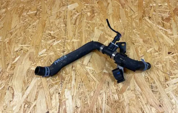 Audi e-tron Engine coolant pipe/hose 4KE121036B