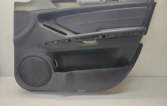 Mercedes-Benz ML W164 Front door card panel trim A1647201470