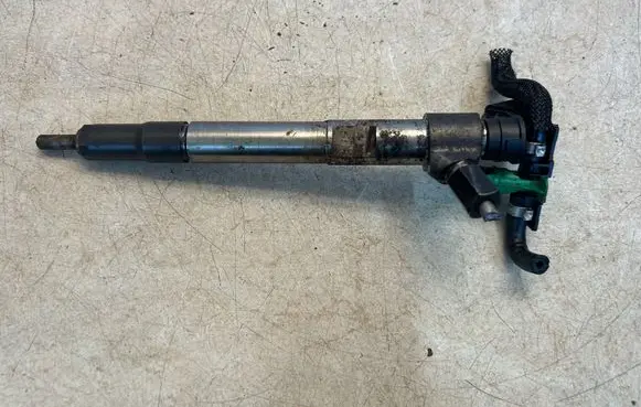 KIA Sportage Fuel injector 338002U000
