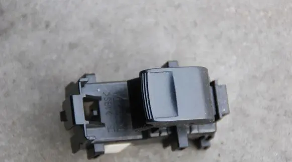 Toyota RAV 4 (XA30) Tailgate/trunk/boot open switch 