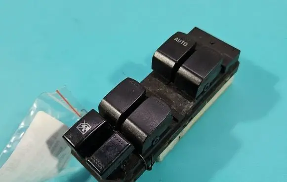 Suzuki SX4 Electric window control switch 64J200448T IMPRK1524480