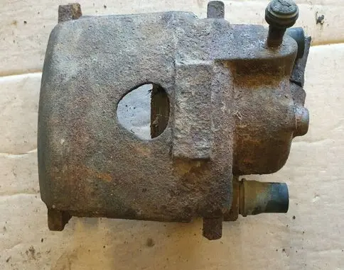 Volkswagen Golf I Front brake caliper 171615124B