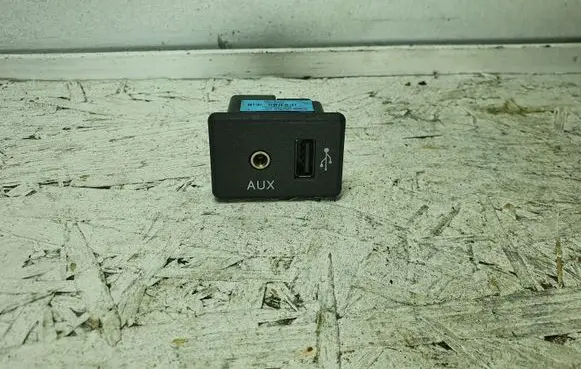 Nissan Pulsar AUX in-socket connector 795405020