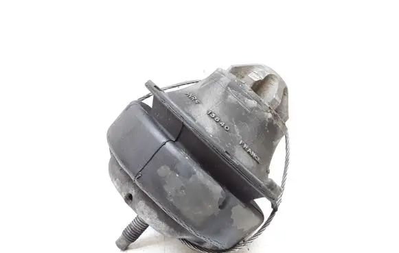 Volvo XC90 Engine mount bracket 8683936