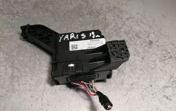 Toyota Yaris Air conditioner control unit module 886500D702