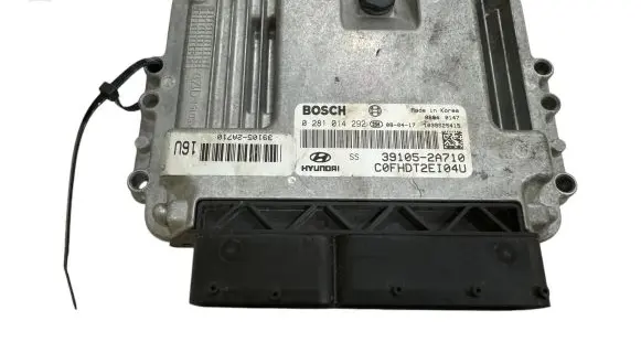 Hyundai i30 Engine control unit/module 391052A710 1039S25415 0281014292