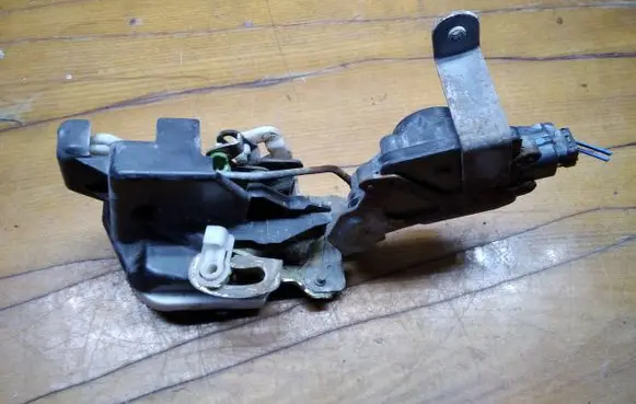 Mitsubishi Space Wagon Rear door lock MR349288 1015280120