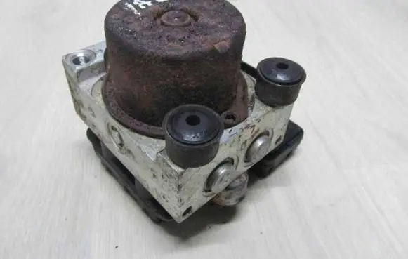 Toyota Yaris ABS Pump 89541-521110 7373